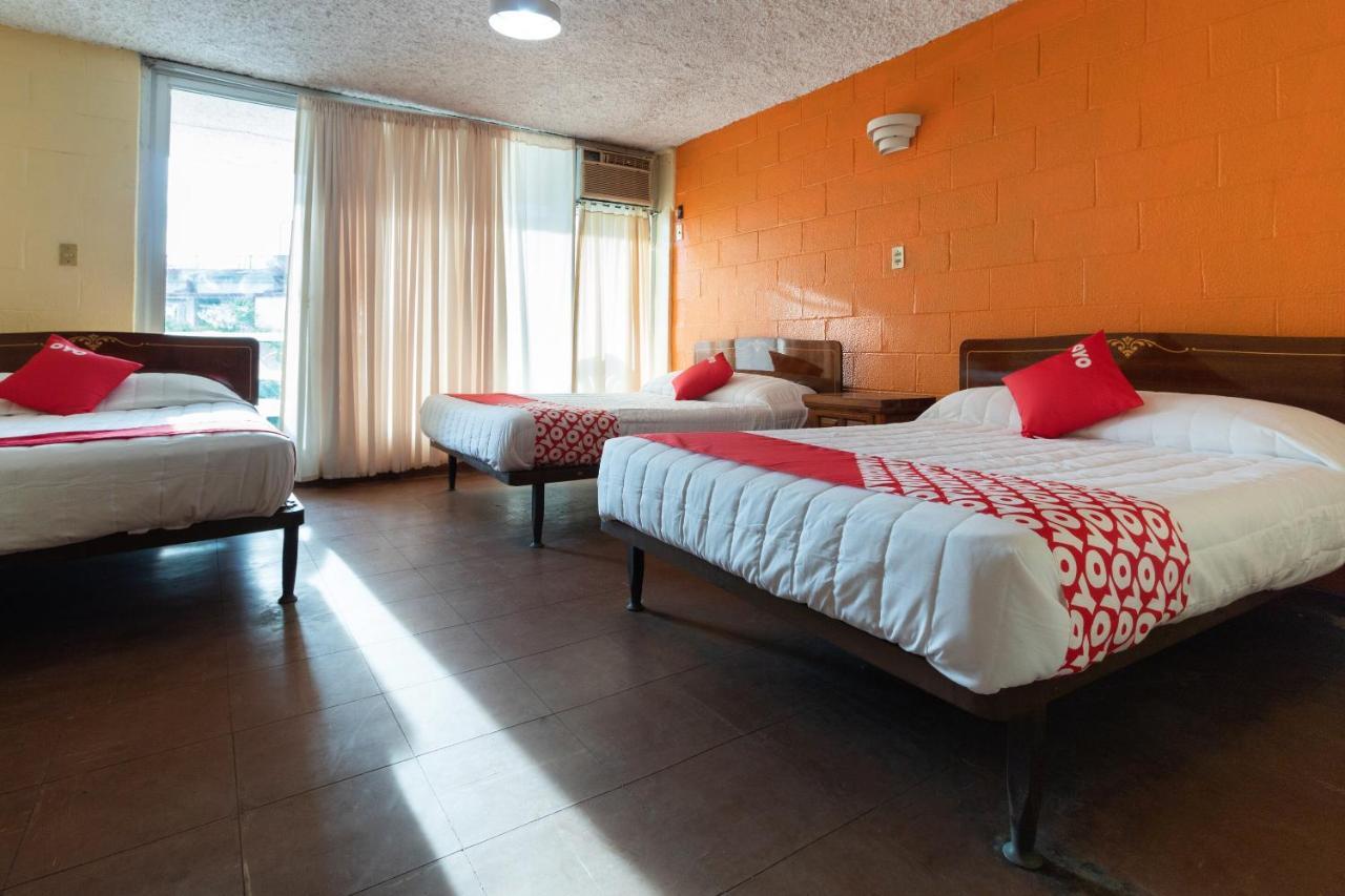 Hotel Oyo Camelinas 2*