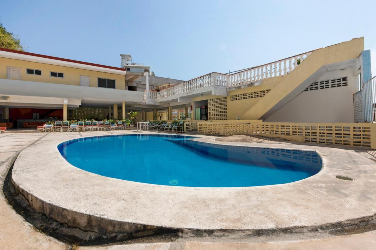 Oyo Camelinas Hotel 2*