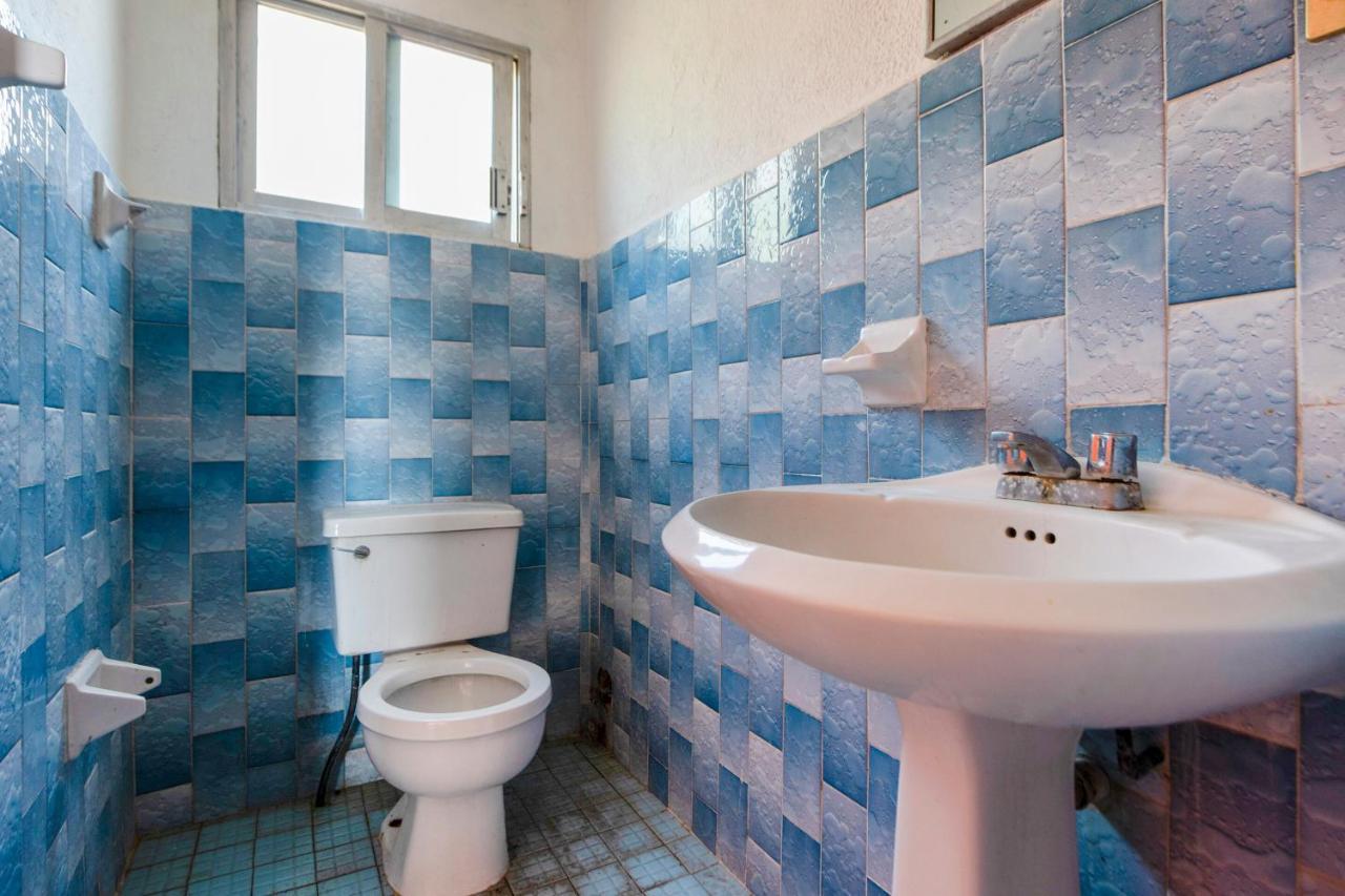 Hotel Oyo Camelinas 2*