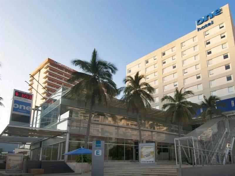 Hotel One Costera Acapulco