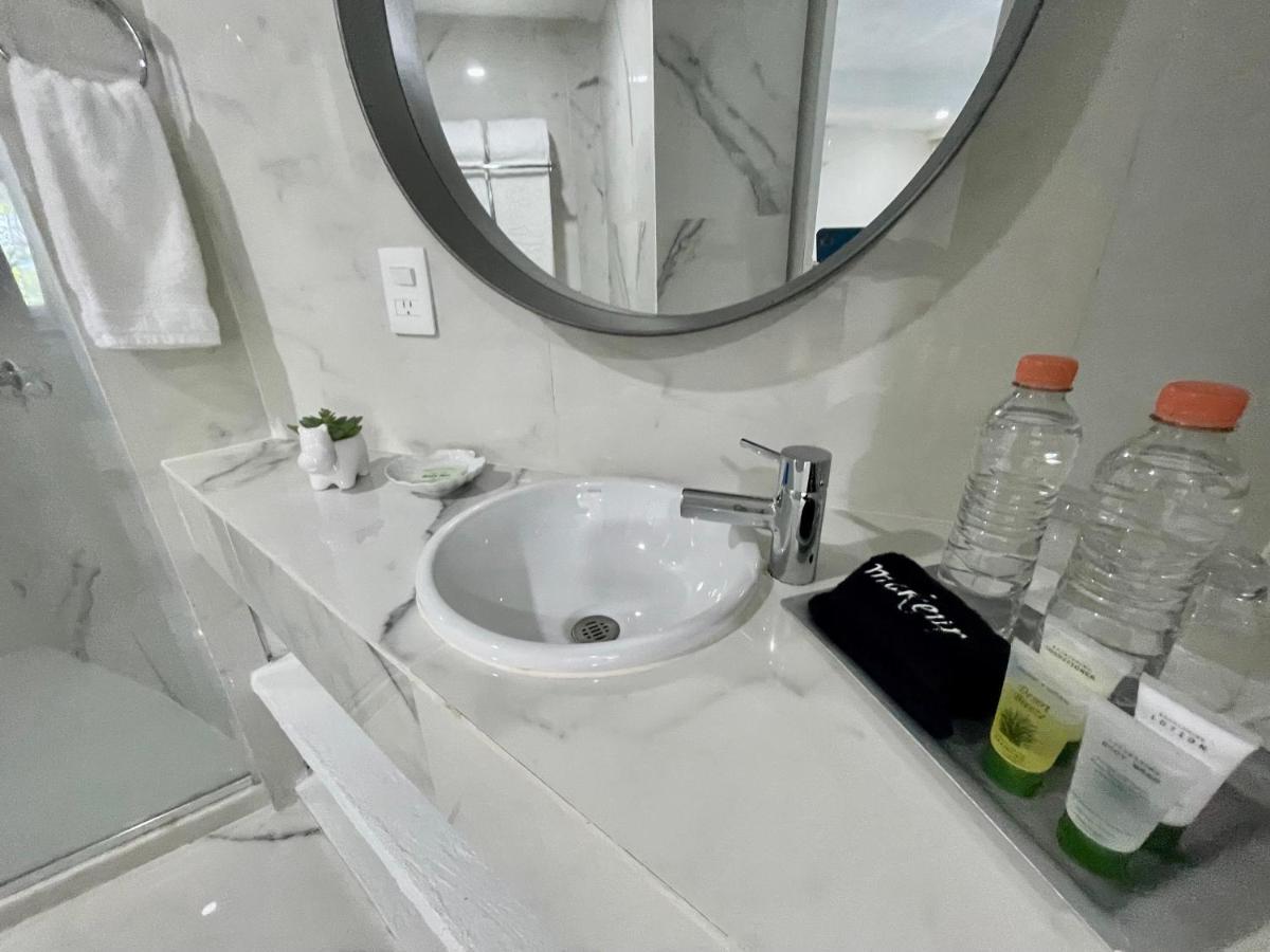 Jade Luxury Full Service Staff Villa