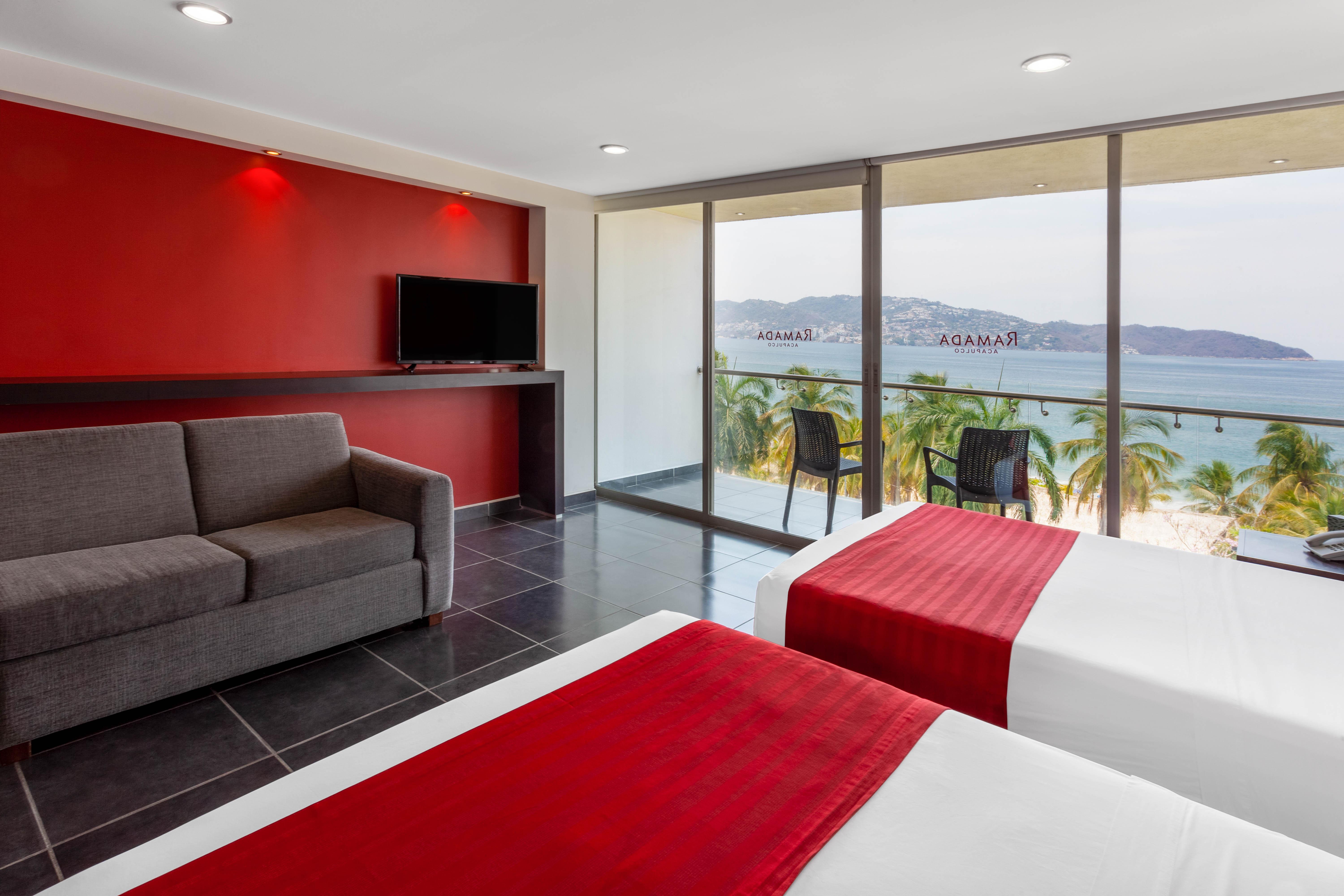 Hotel Ramada By Wyndham Hotel&suites