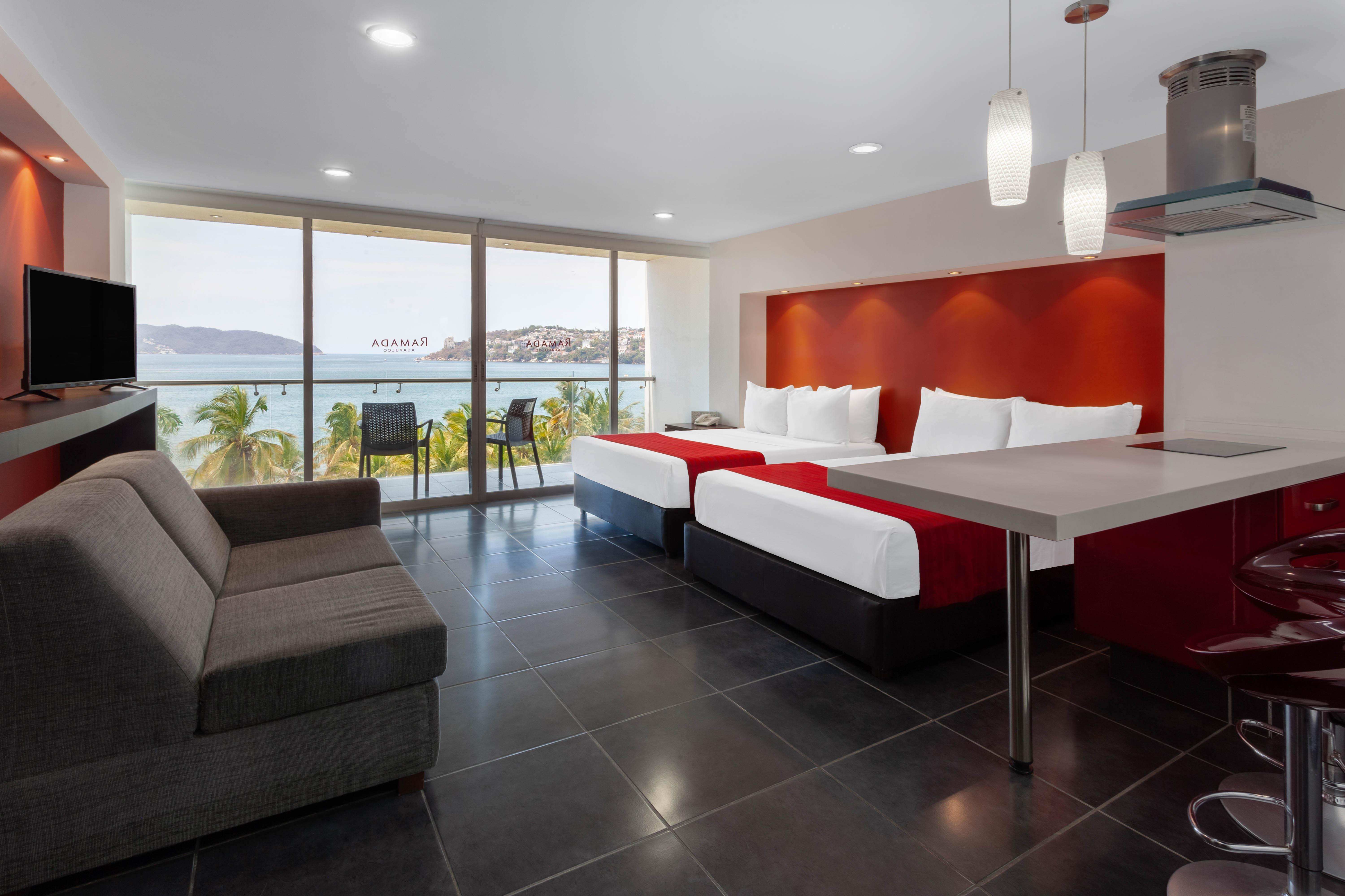 Hotel Ramada By Wyndham Hotel&suites