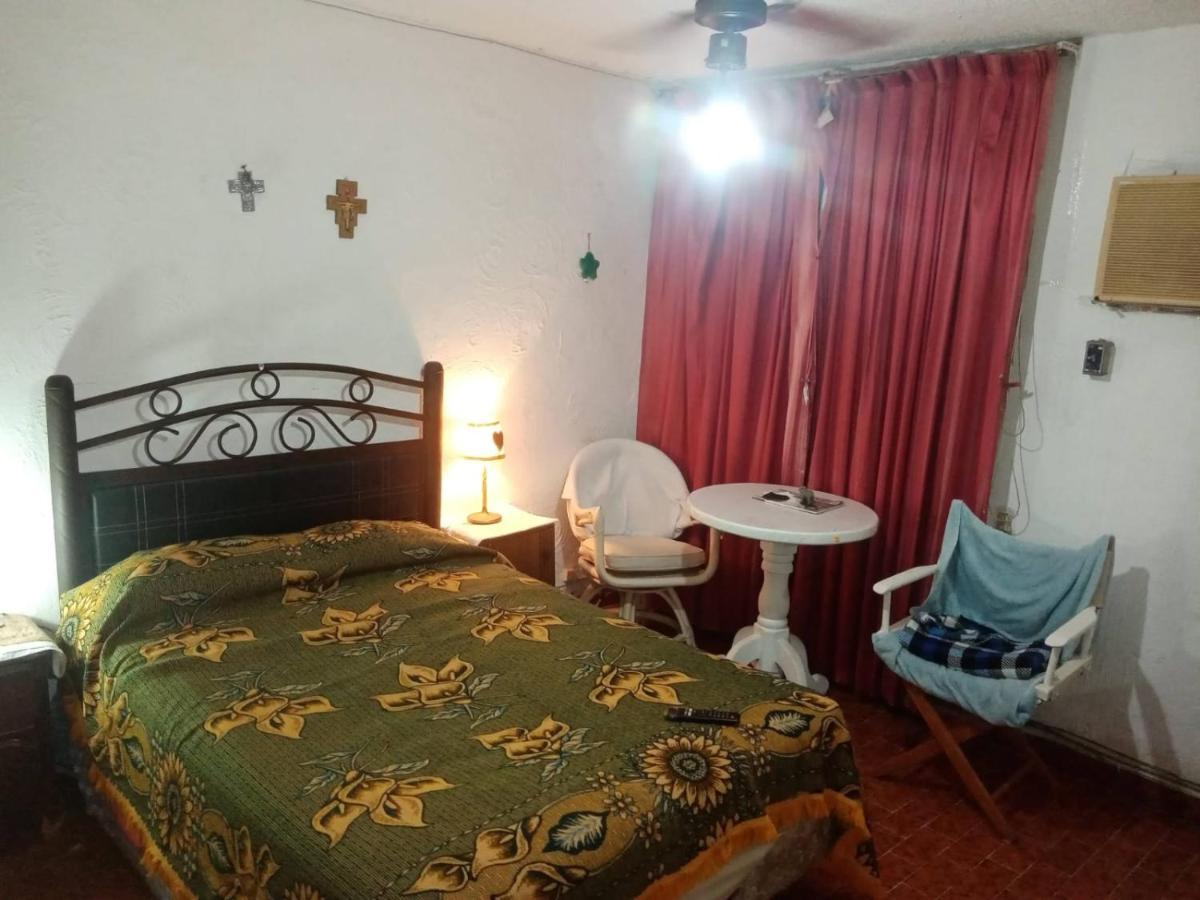 Cond Palmeras En Zona De Hoteles 5 Estrellas Costa Azul Pensión Acapulco