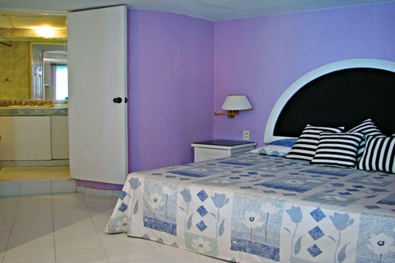 Hotel And Club Aladinos Acapulco