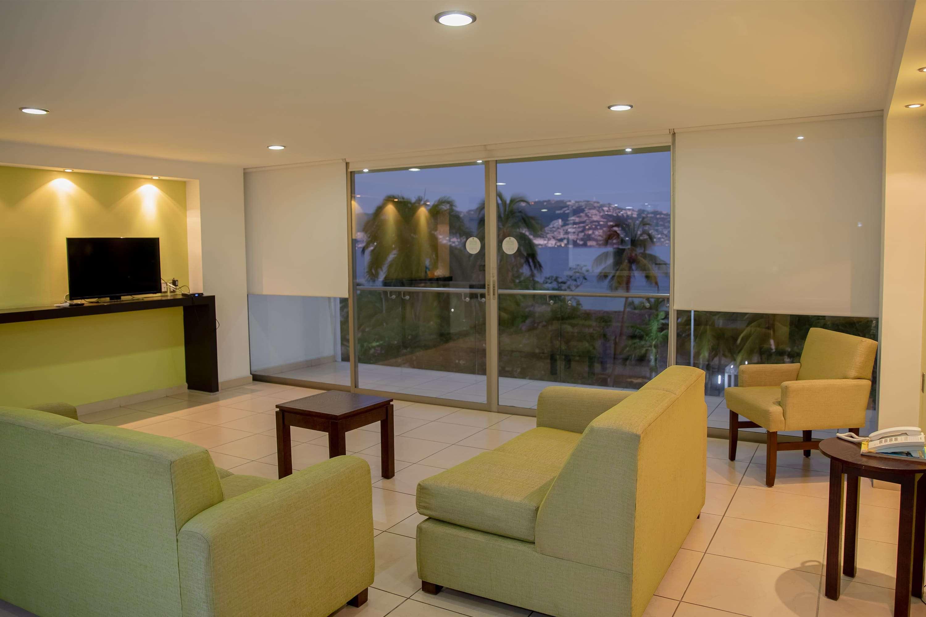 Hotel Ramada By Wyndham Hotel&suites Acapulco