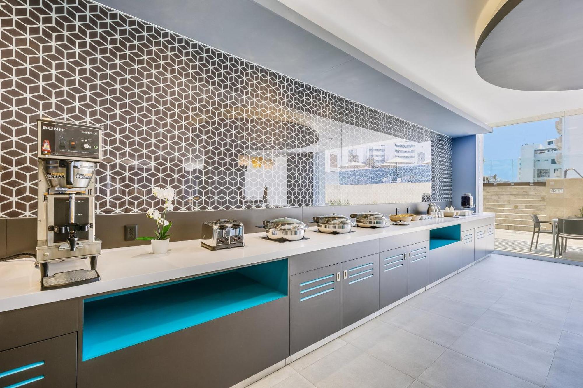 Hotel One Costera Acapulco