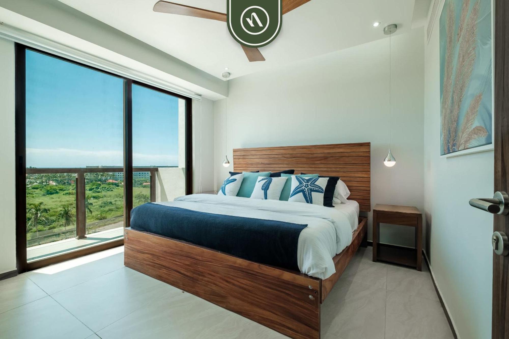 Luxury - 7 Pools - Gym - Ocean Apartment *