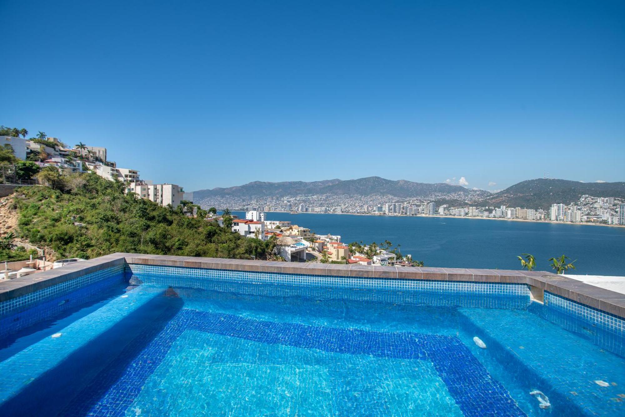 Luxo Casa En Zona Brisas Guitarron Con Vistas Espectaculares Y 2 Albercas