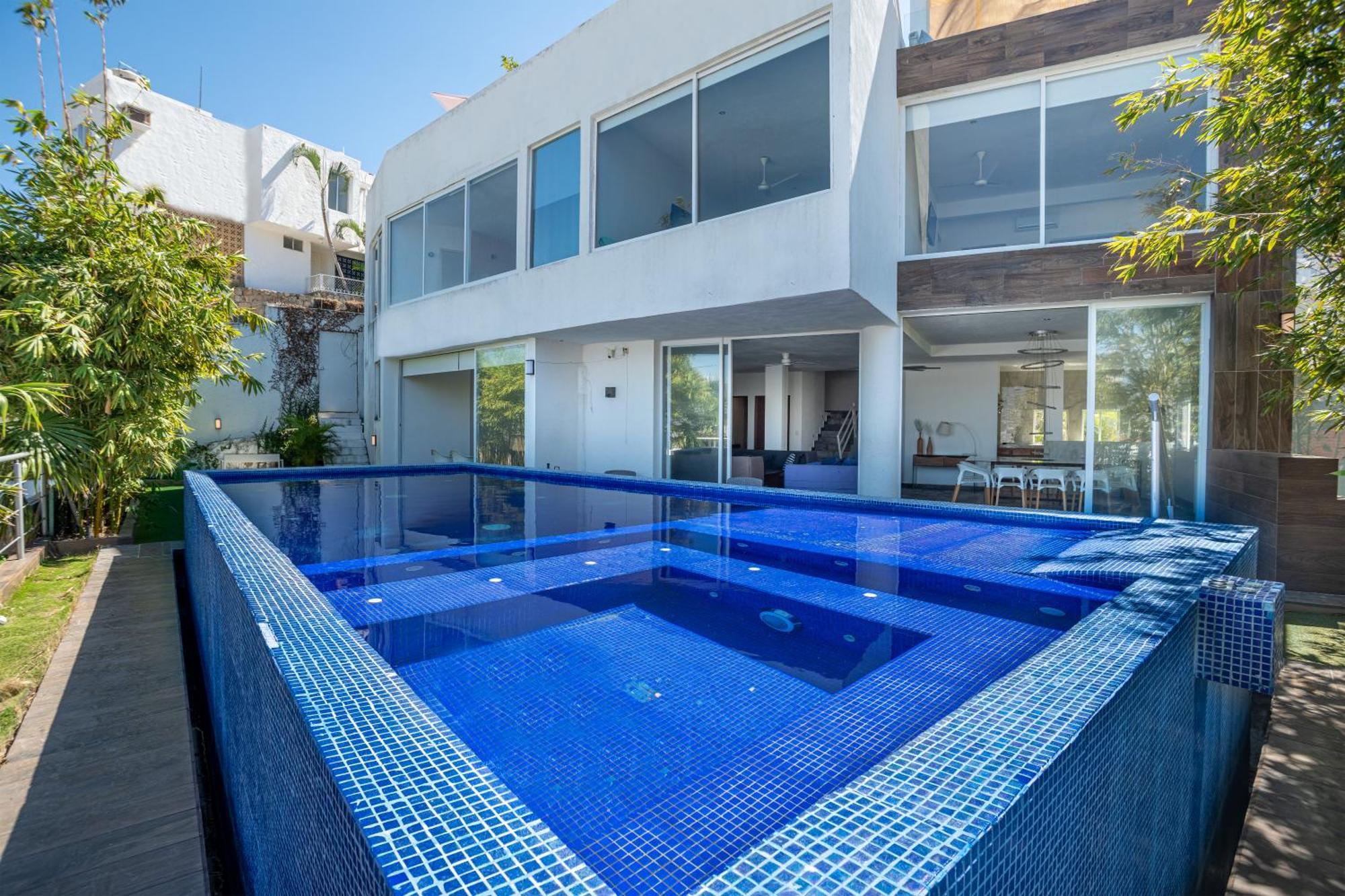Luxo Casa En Zona Brisas Guitarron Con Vistas Espectaculares Y 2 Albercas