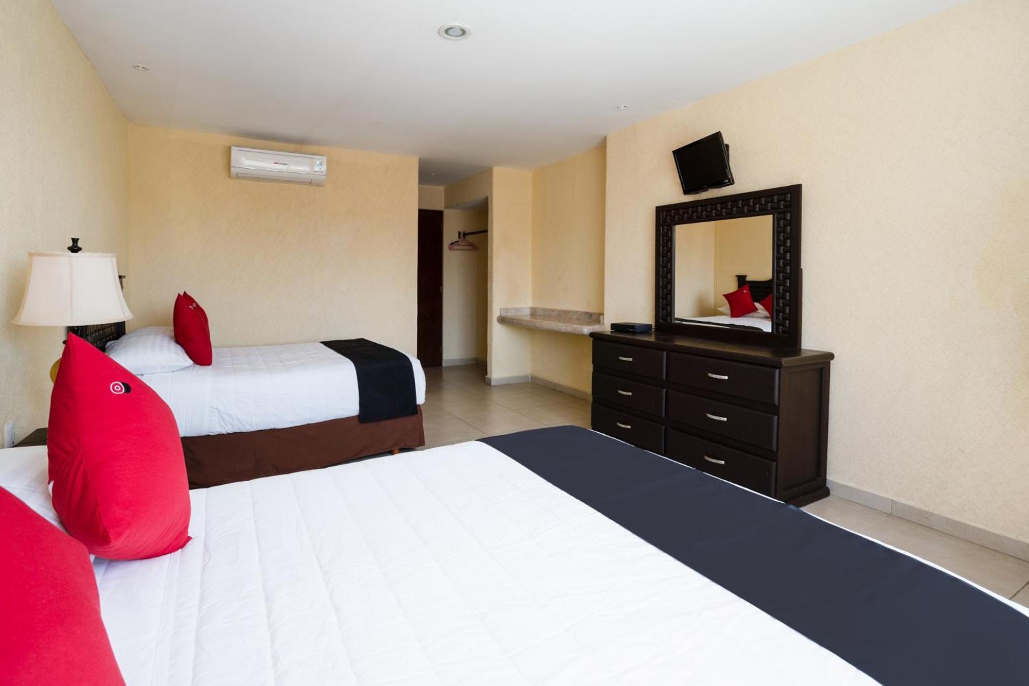 Capital O Caracoles, Hotel