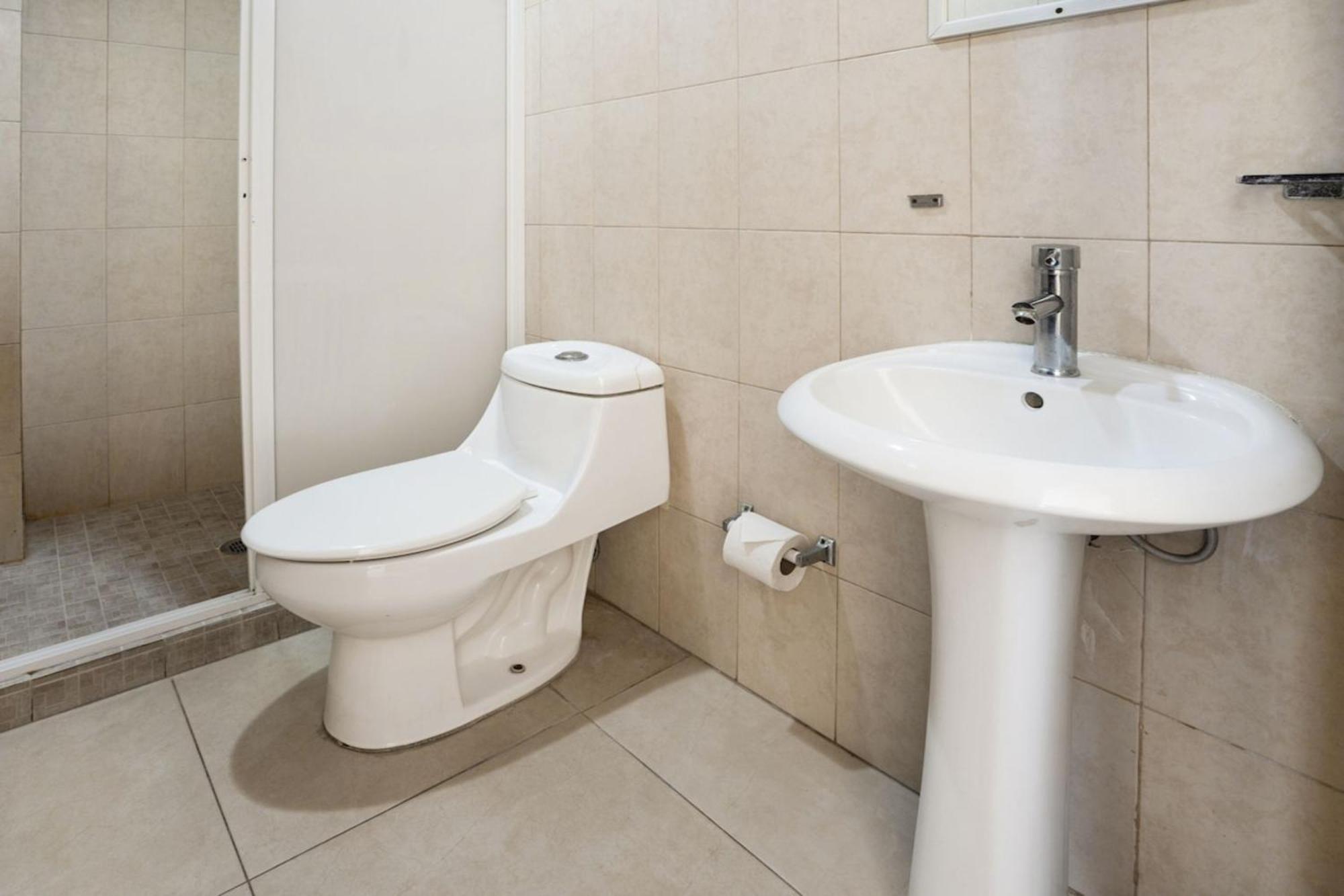Capital O Caracoles, Hotel