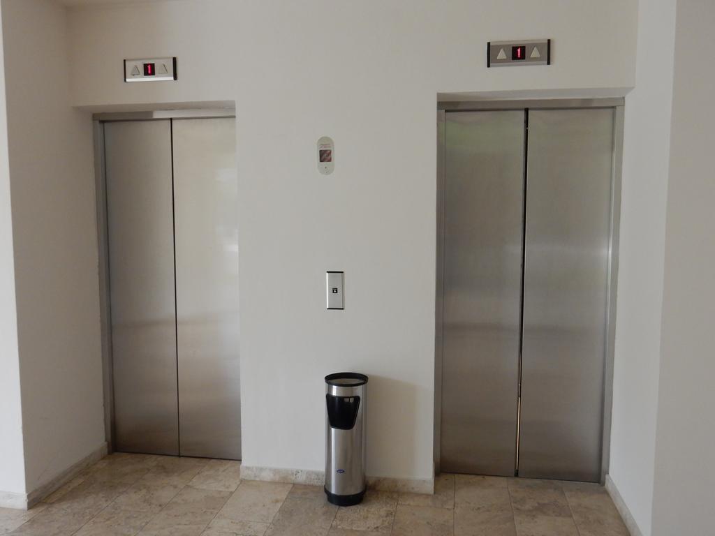 La Isla Gran Cayman 904 Apartment