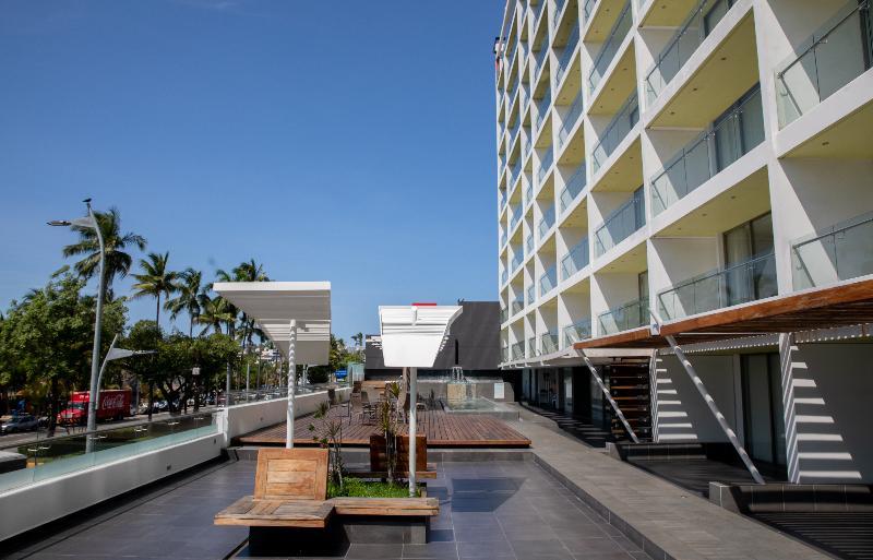 Hotel Ramada By Wyndham Hotel&suites
