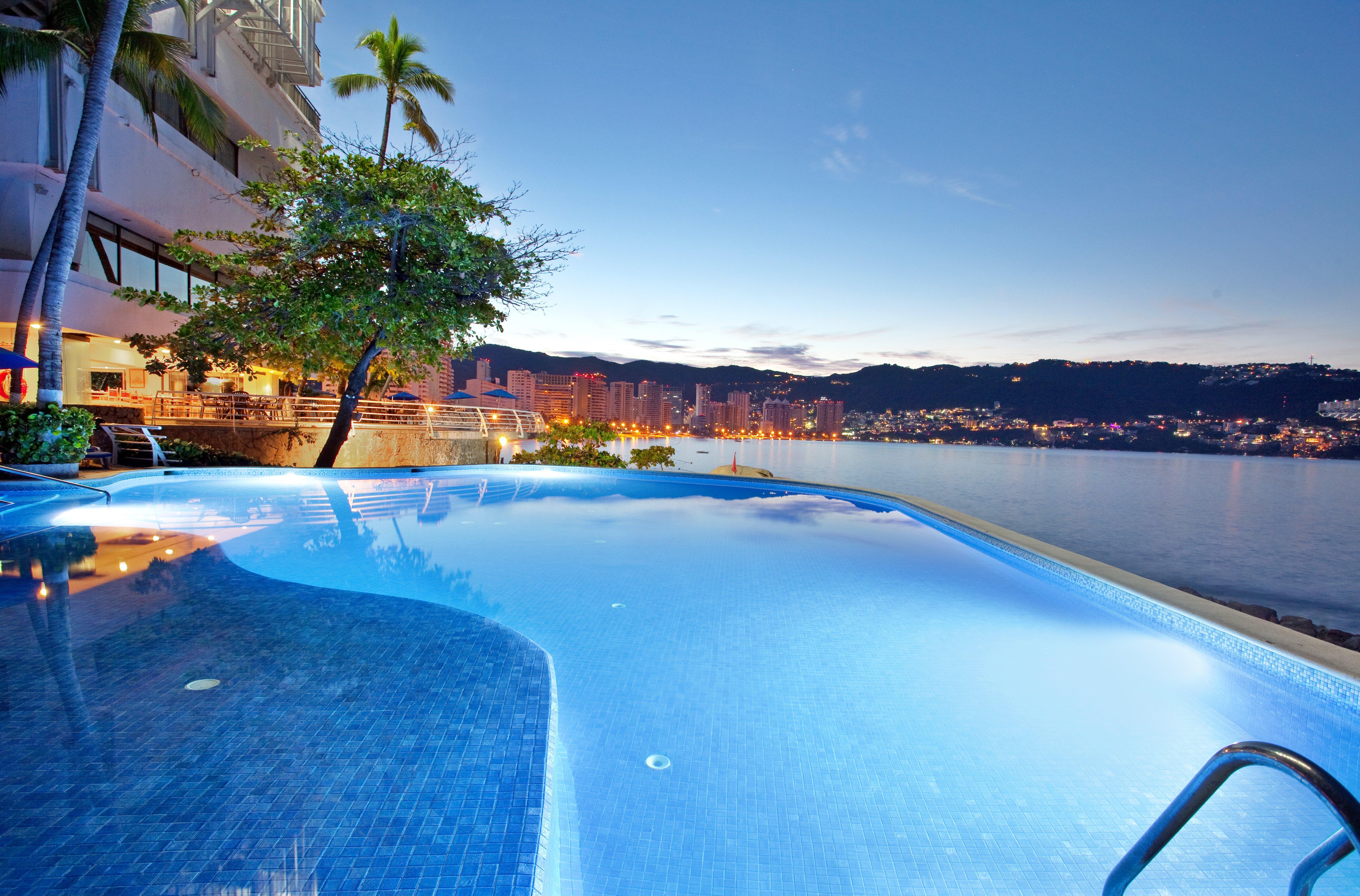 Resort Acapulco Hotel 3*