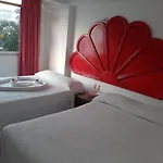 Hotel los tulipanes