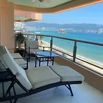 Comfortable Beachfront Apartment In Acapulco