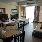 Suite en torres gemelas con vista al mar