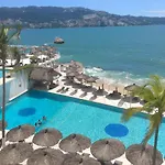 Suite en torres gemelas con vista al mar