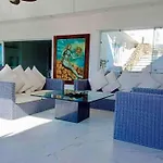 Espectacular Casa Familiar! Con Vista Increible!