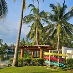 Lake Blue: Hermoso Balcon Con Vista Al Lago