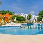 Family Condo With 3 Bedrooms Pool & Hot Tub