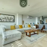 Amazing 3 Bedroom Penthouse With Beachclub