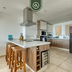Amazing 3 Bedroom Penthouse With Beachclub