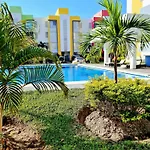 Departamento En Acapulco Diamante Con Alberca, Camastros Y Hermosos Jardines