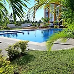 Departamento En Acapulco Diamante Con Alberca, Camastros Y Hermosos Jardines
