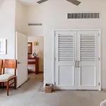 Nice Villa With Private Pool And Security