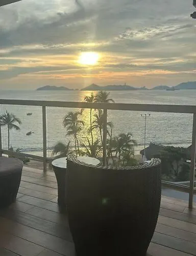 Depa A Orilla De Playa Y Vista Al Mar
