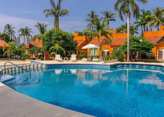 Family Condo With 3 Bedrooms Pool & Hot Tub
