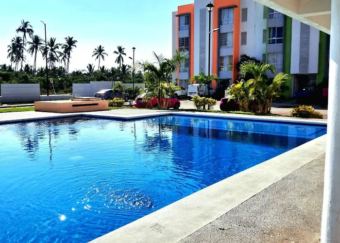 Departamento En Acapulco Diamante Con Alberca, Camastros Y Hermosos Jardines