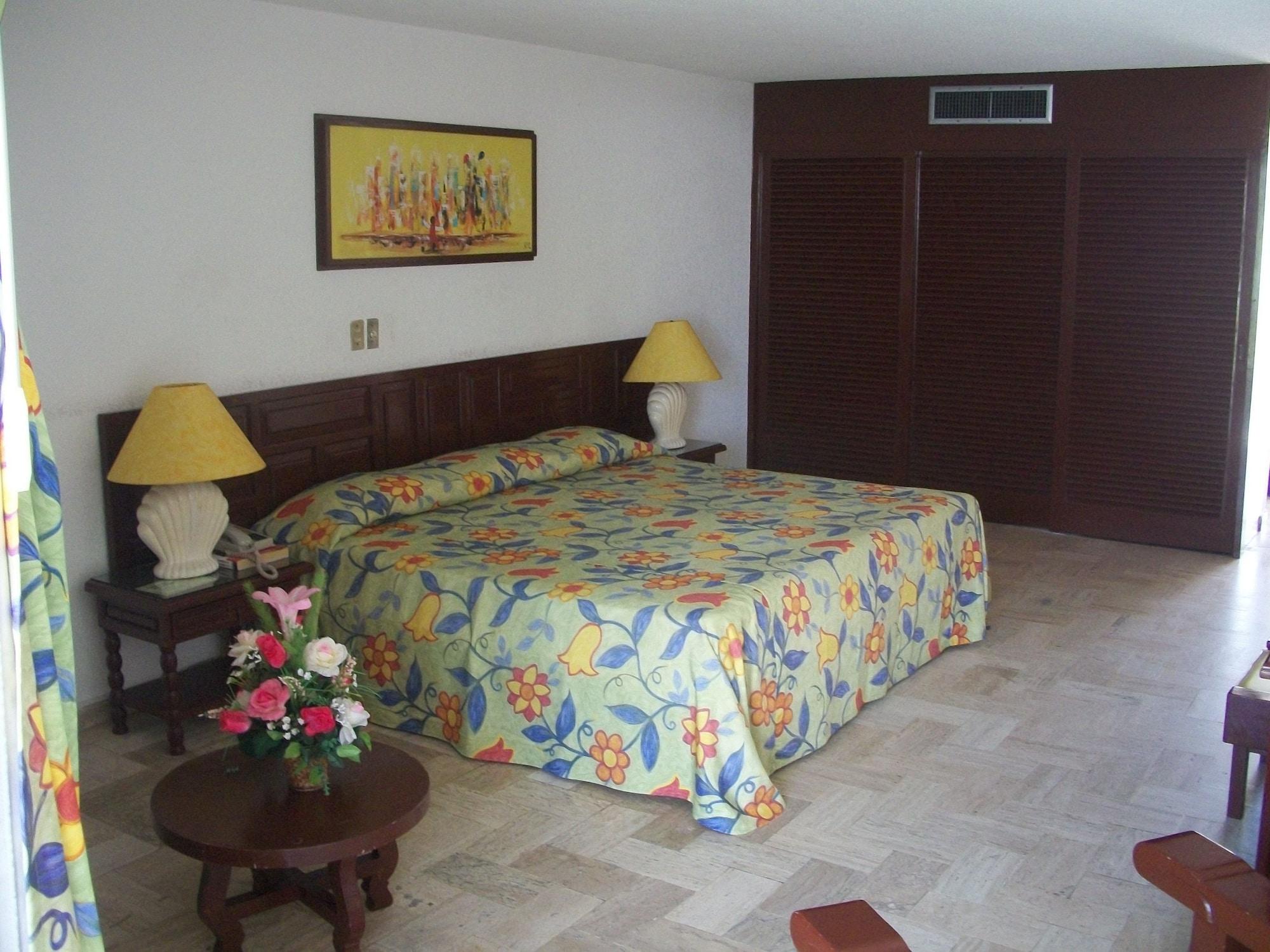 Sands & Hotel Acapulco
