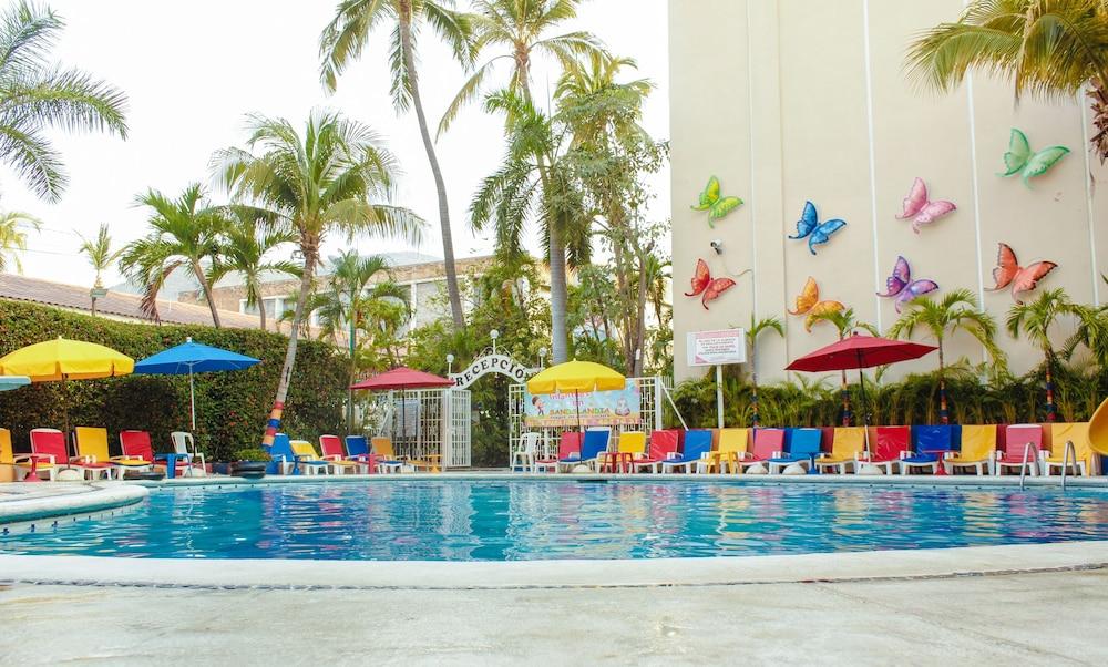 Hotel Sands & Acapulco