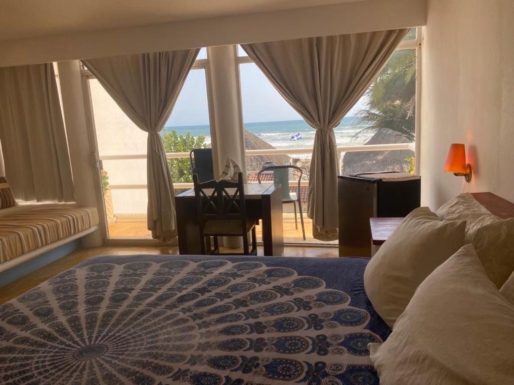 Casa De Olas Surf & Club Hotel 2*