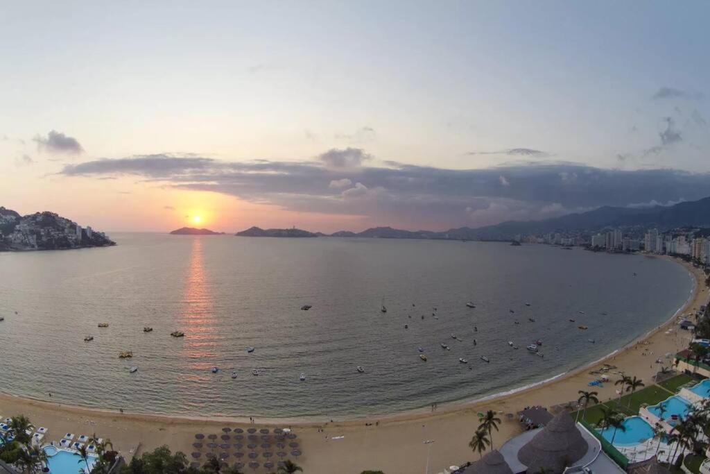 Departamento De Lujo Frente A La Playa De * Acapulco