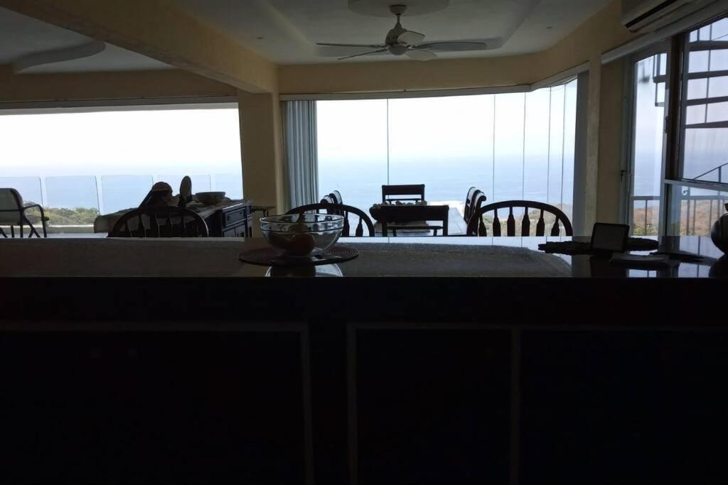 Vista A Todo Desde La Cima Acapulco