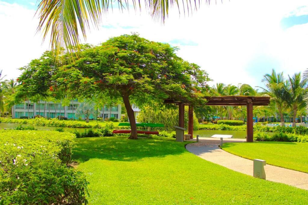 Blue: Hermoso Balcon Con Vista Al Apartamento