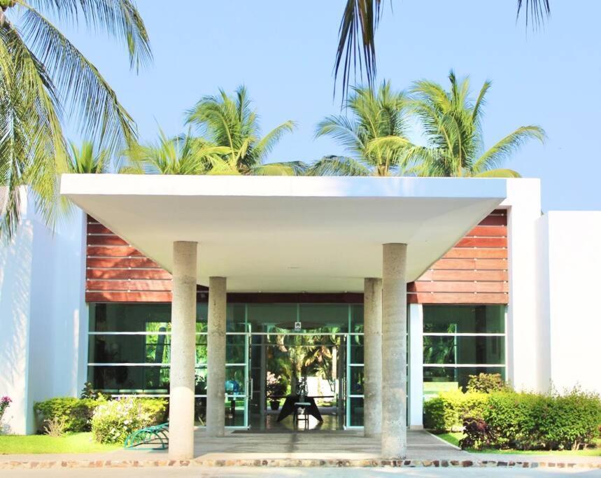 Blue: Hermoso Balcon Con Vista Al Apartamento Acapulco