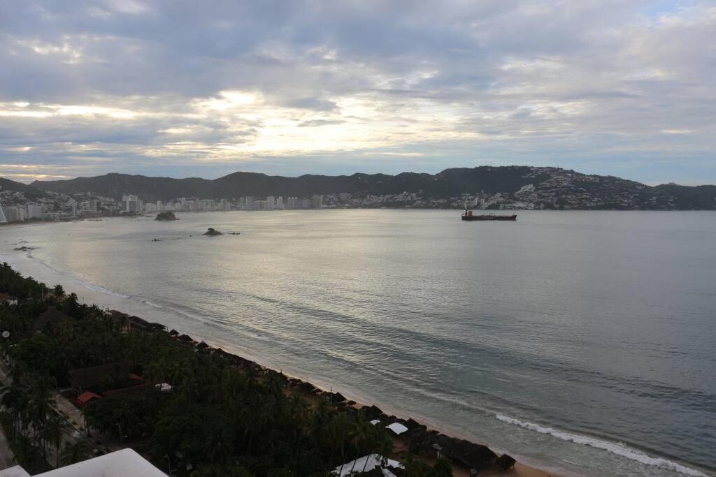 Luxurious Apartment, Oceanfront, Spectacular View *