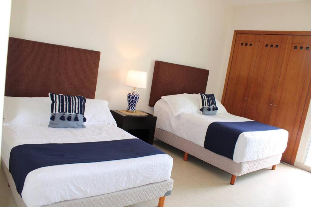 Blue: Hermoso Balcon Con Vista Al Apartamento