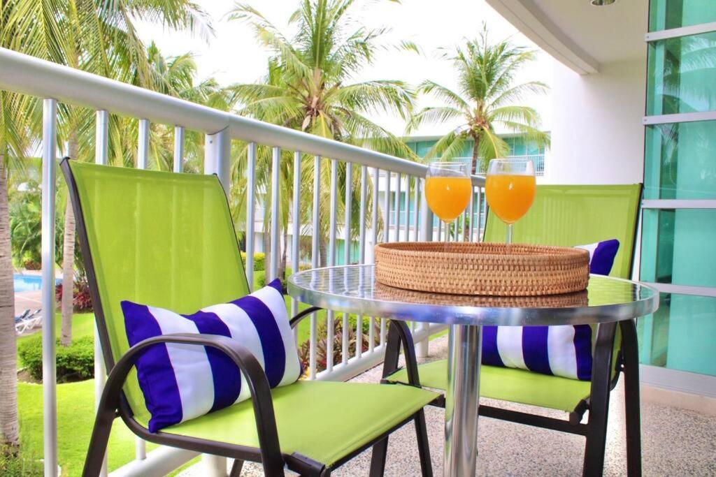 Blue: Hermoso Balcon Con Vista Al Apartamento Acapulco