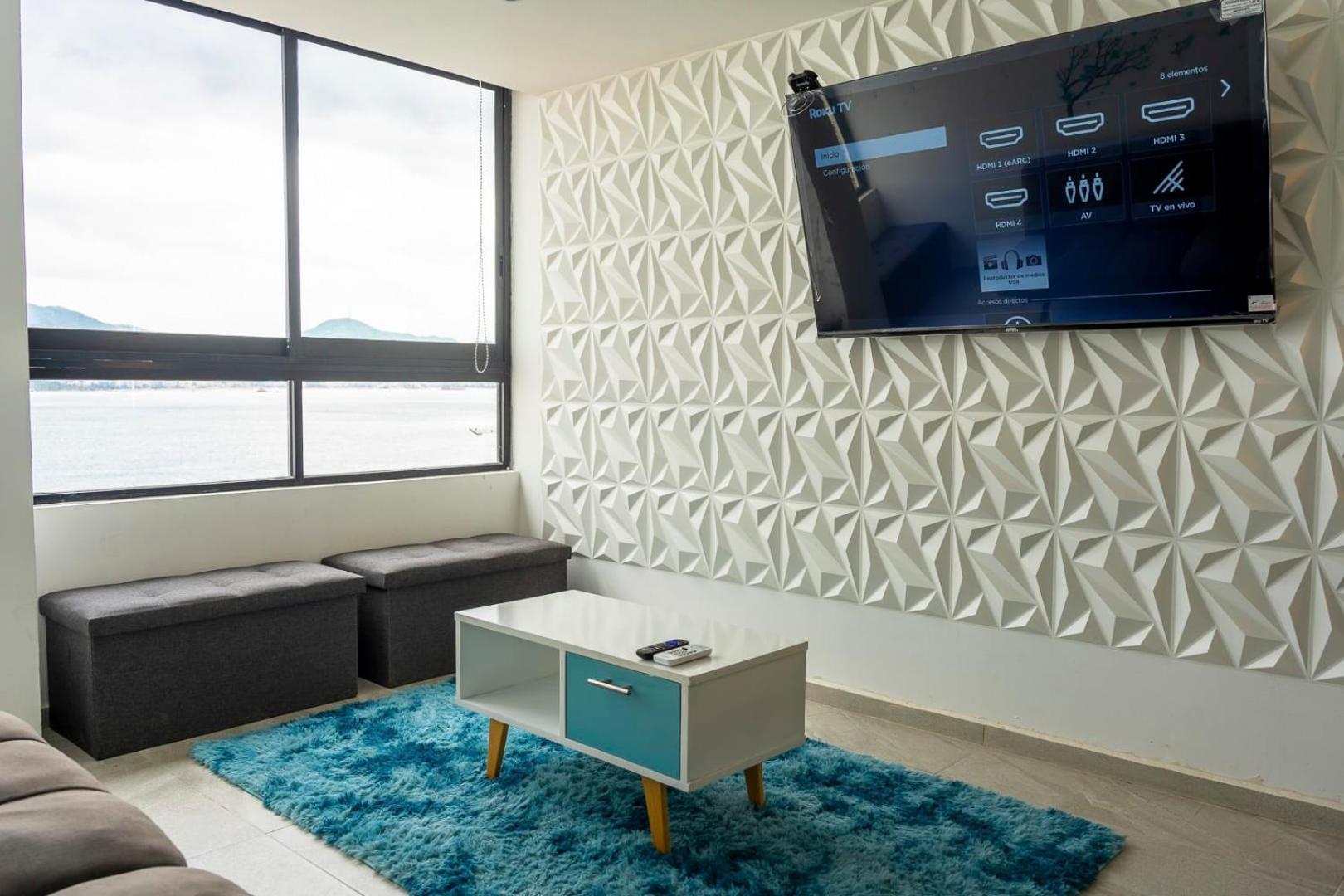 Retreat With Bay Views & Amenities Apartamento