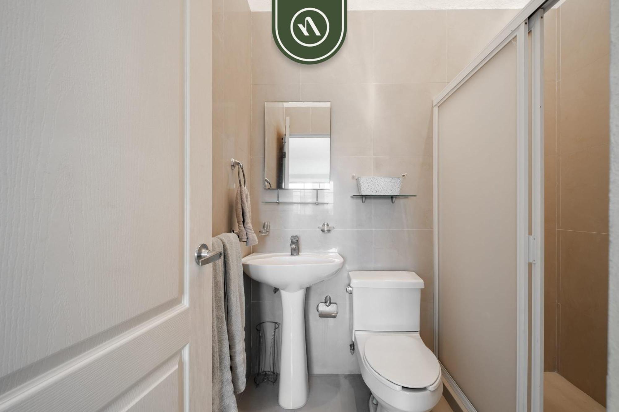 2br House - Private Patio -