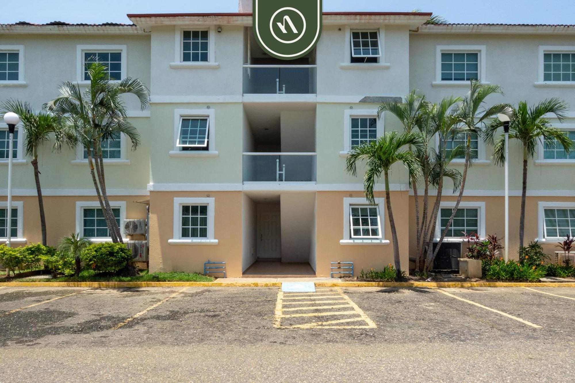 2br House - Private Patio - *