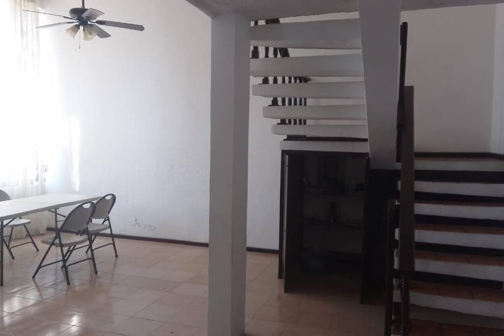 Casa Economica Con Alberca Privada Y 5 Cuartos *