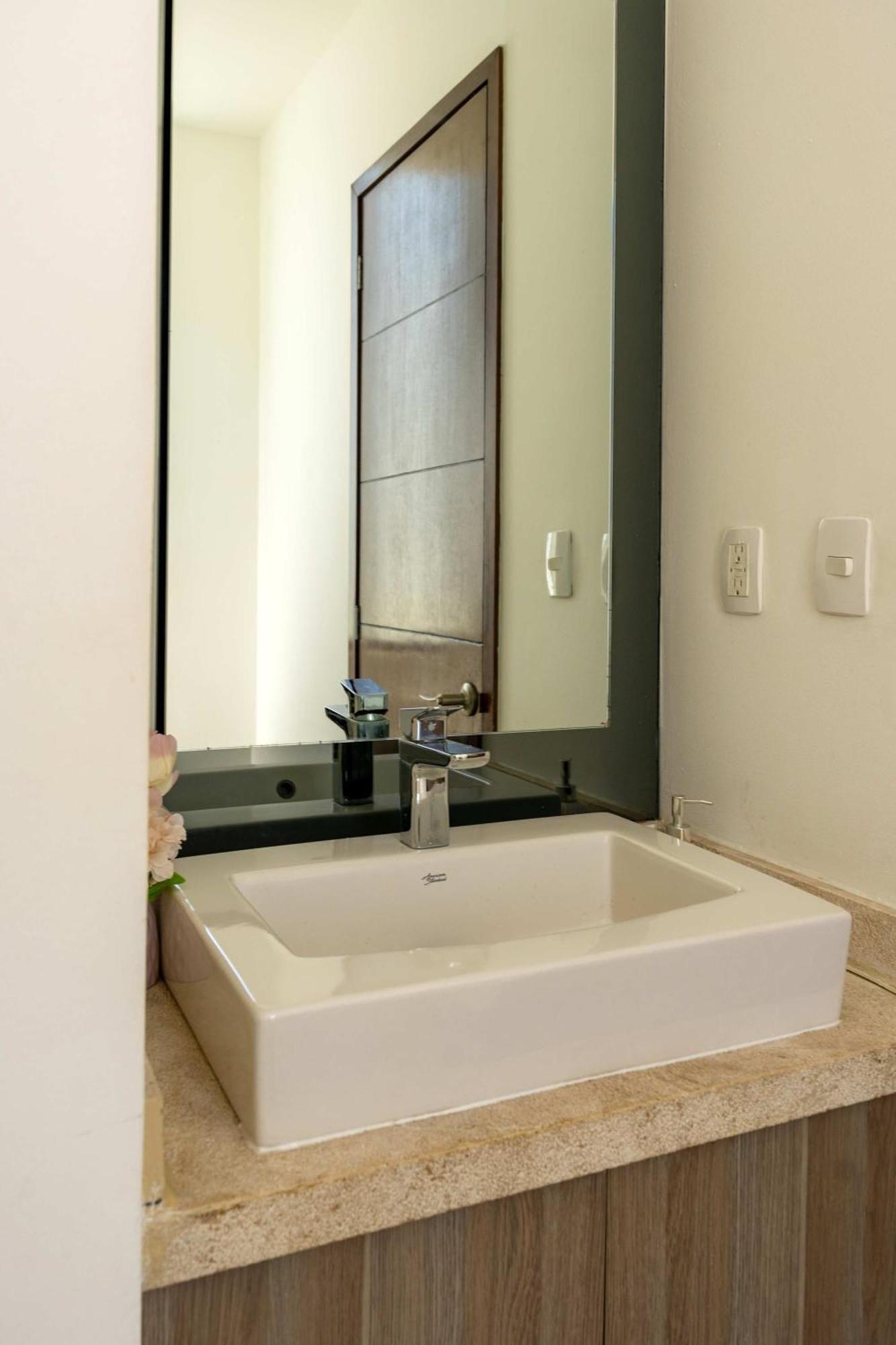 Modern House 3 Bedrooms & Pool Сasa de vacaciones *