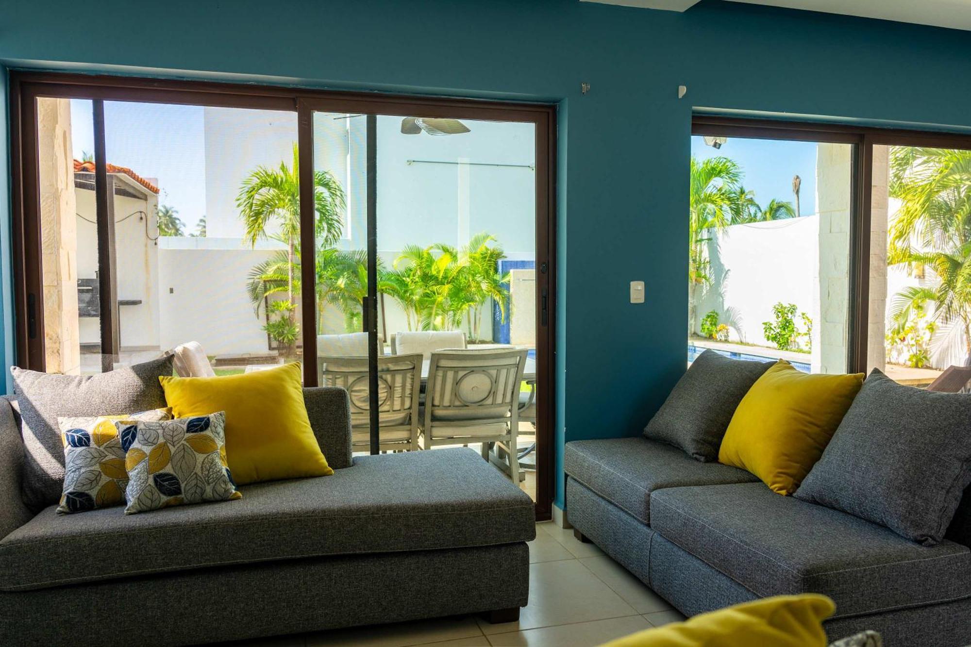 Modern House 3 Bedrooms & Pool Сasa de vacaciones
